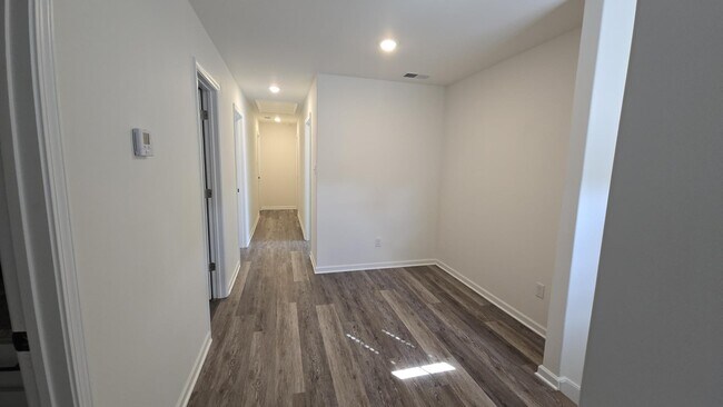 Building Photo - 1210 Pennock Dr