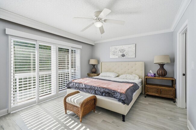 Building Photo - 842 SE 19th Ave