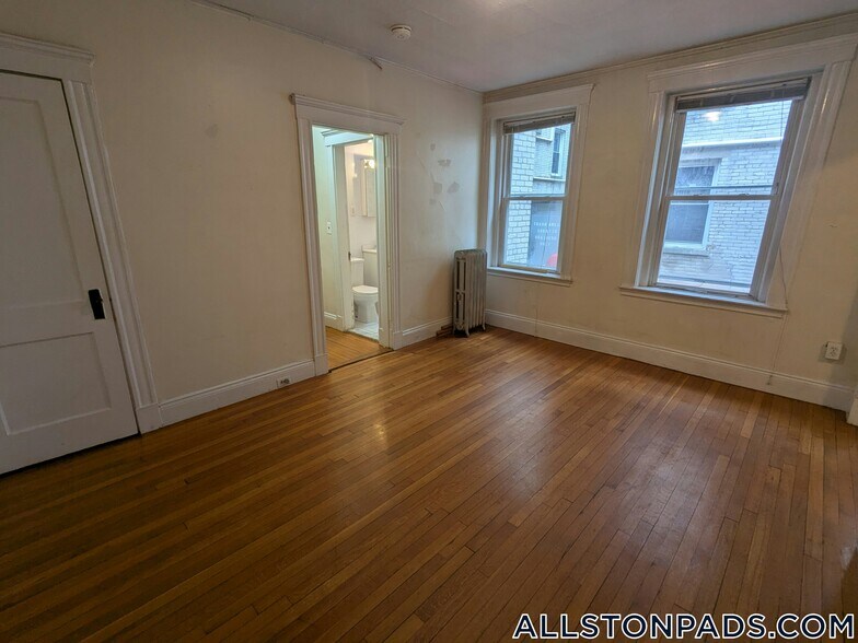 Building Photo - 33 Walbridge St