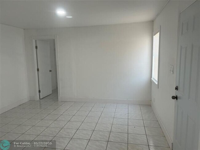 Building Photo - 1117 N 19th Ave