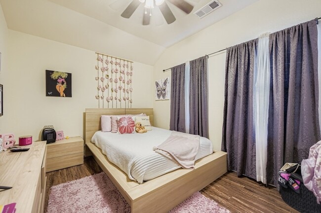 Building Photo - 5709 Broad Bay Ln