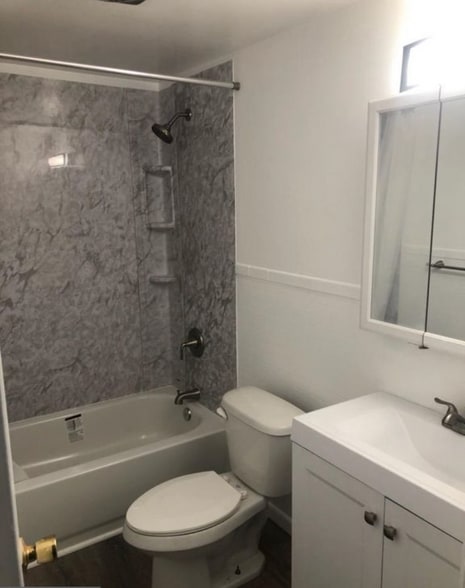 Bathroom - 231 Melrose Ct