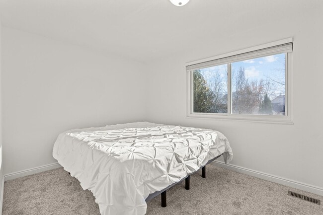 Building Photo - Spacious 4 Bedroom Home in Quiet Orem Neighborhood