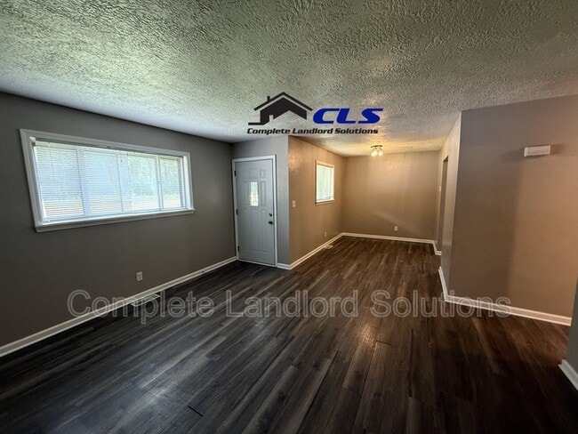Building Photo - 2906 E Haythorne Ave