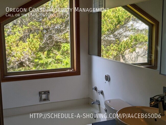 Building Photo - Fully furnished 3 bedroom beach condo