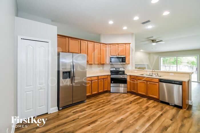 Building Photo - 10804 Stanton Hills Dr E