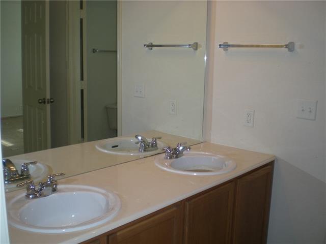 Building Photo - 2224 Stonepark Pl