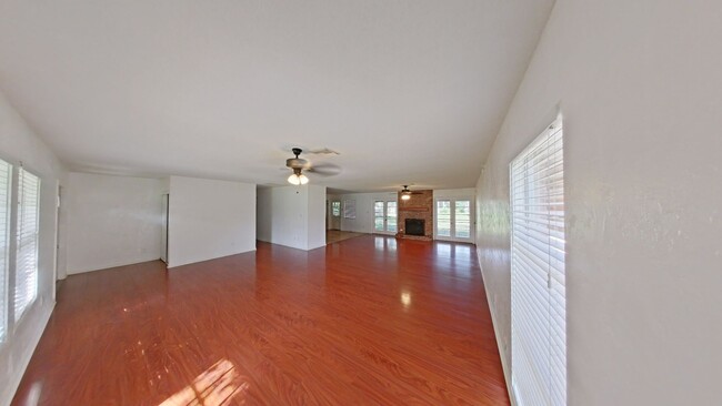 Building Photo - 3/2 in Casselberry with Awesome Lot and La...