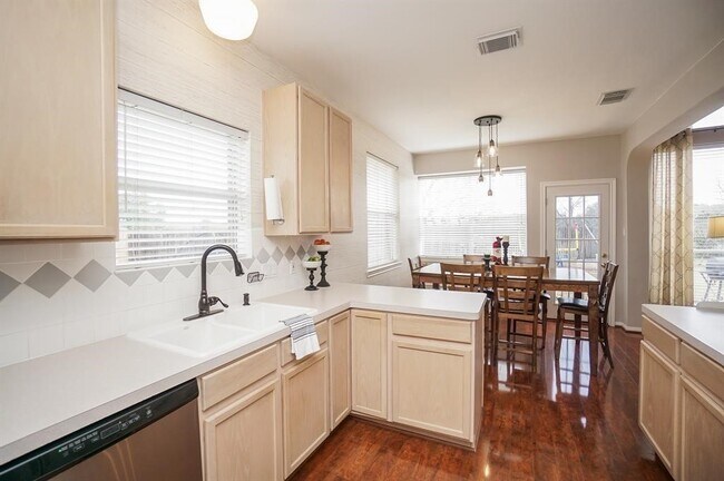 Building Photo - 16531 Village View Trail