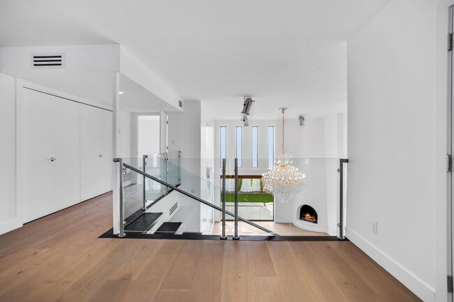 Building Photo - 6814 N 72nd Pl