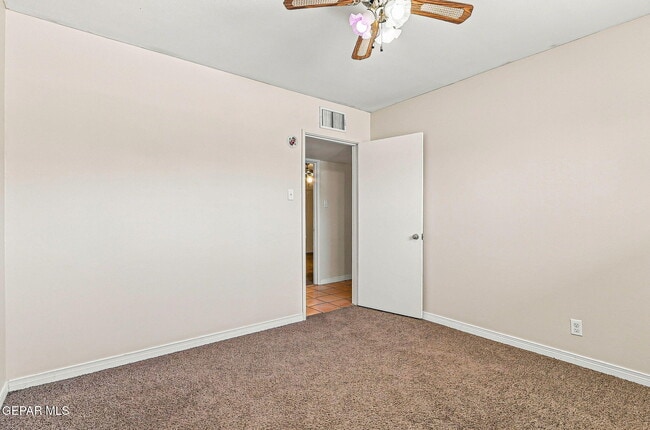 Building Photo - 4233 Hampshire Ln