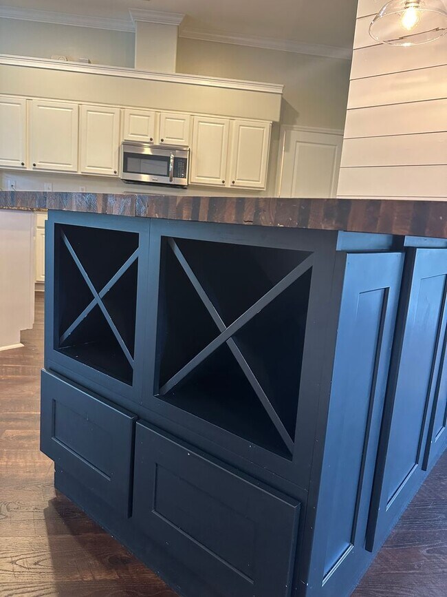 Building Photo - Gorgeous 3 Bedroom 2 Bath home in Piney Z ...