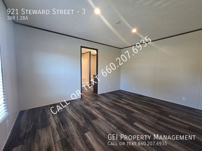 Building Photo - 921 Steward St