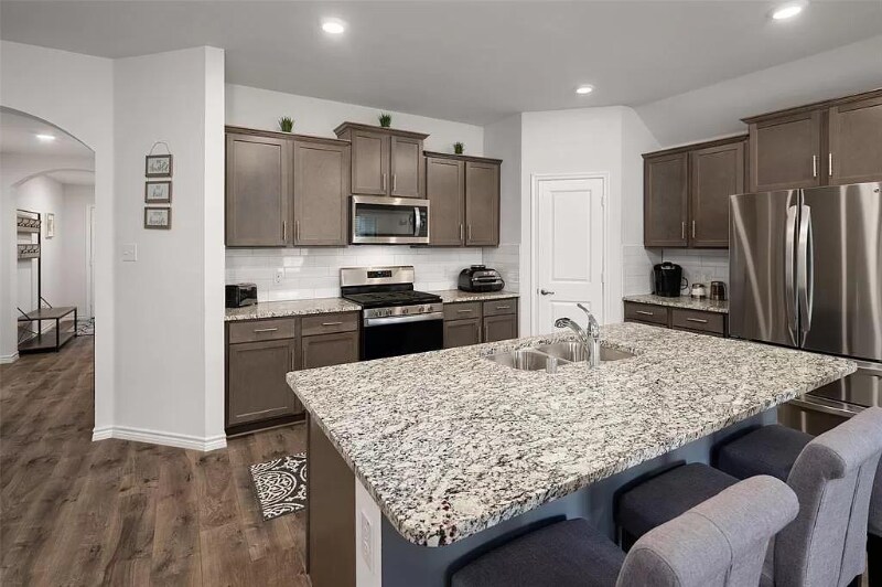 Building Photo - 604 Saddle Club Way