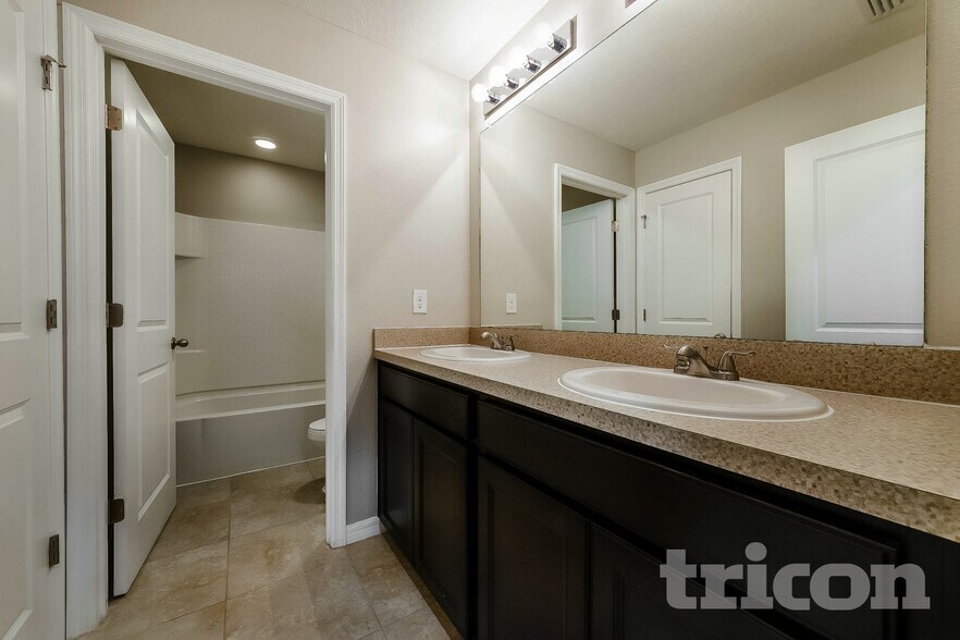 Building Photo - 6411 Devesta Lp