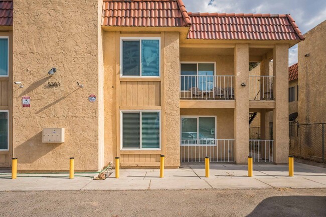 Building Photo - 5303 Del Gado Dr
