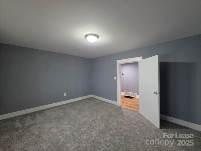 Building Photo - 222 W McCubbins St