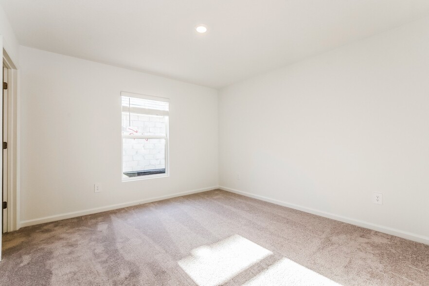 Building Photo - 1319 Blue Ash Ln