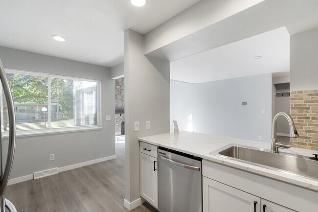 Building Photo - 2618 S Xanadu Way