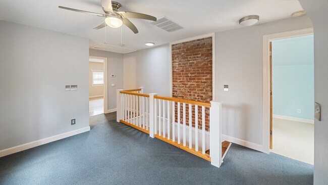 Building Photo - 407 E Lavender Ave