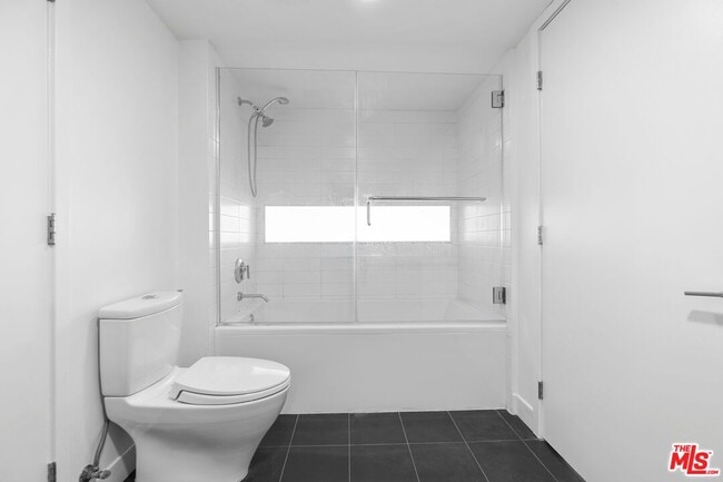 Building Photo - 901 Flower St