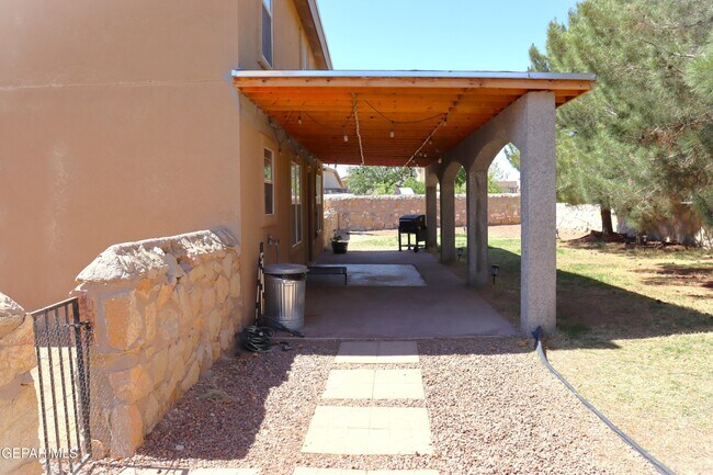 Building Photo - 3329 Tierra Sara Ln