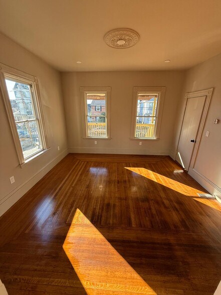 Building Photo - 62 Locust St