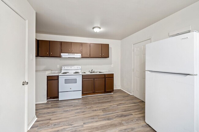 Building Photo - Renovated 3 Bedroom Unit!