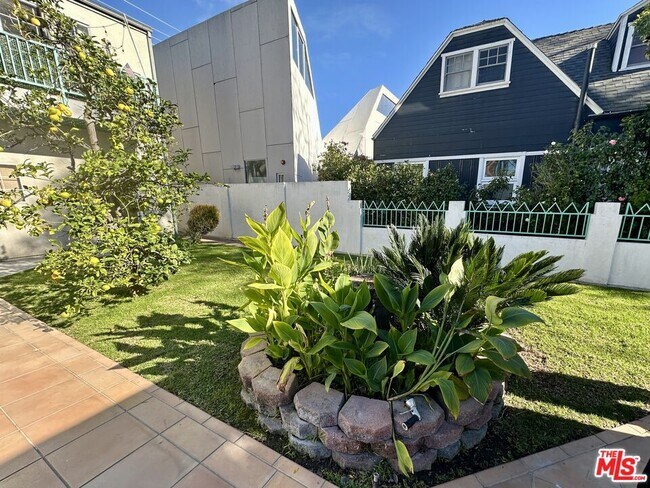 Building Photo - 4214 Lafayette Pl