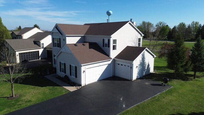 Building Photo - 2039 Greenview Dr