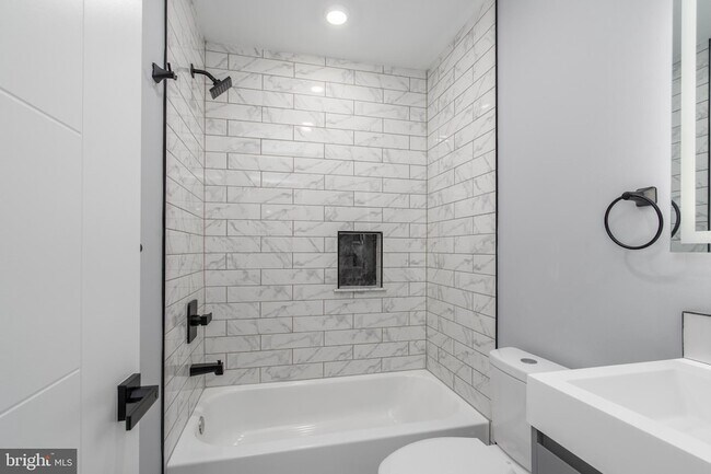 Building Photo - 2323 E Cabot St