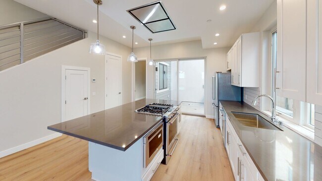 Building Photo - 212-214 IB Blvd.