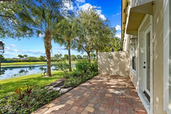 Building Photo - 4205 Bamboo Palm Ct