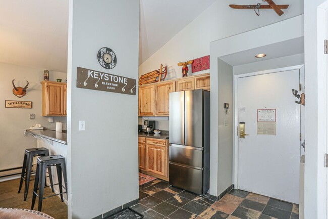 Building Photo - Move in Special! Keystone 2 bed/2bath! Plu...