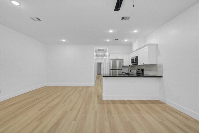 Building Photo - 8412 Sunnyhill St
