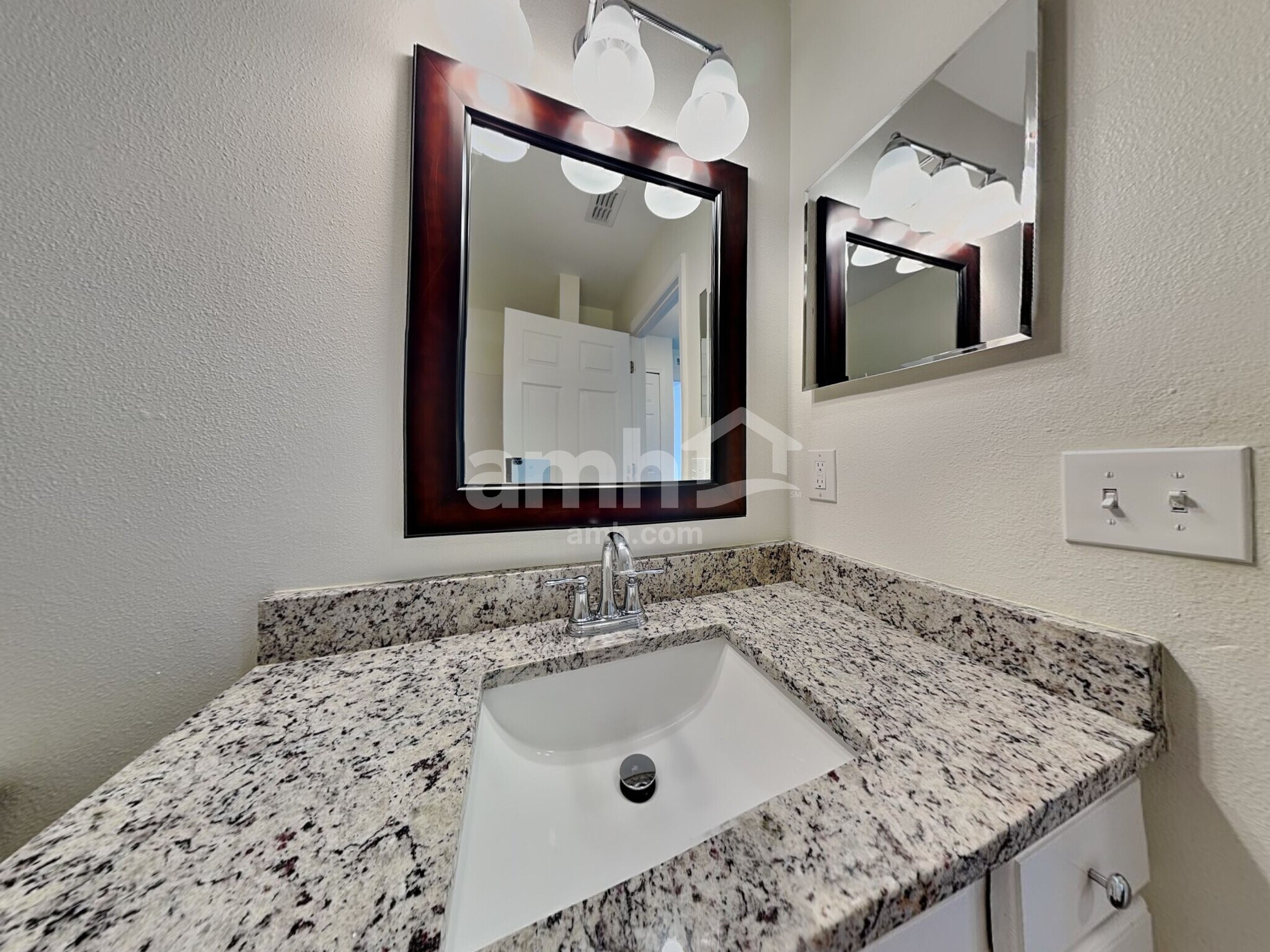 Building Photo - 2946 Mingo Dr