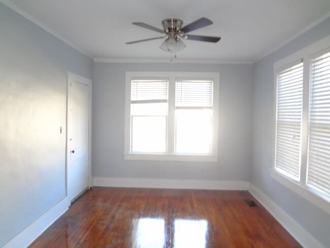 Building Photo - Move In Special! First Month Free!