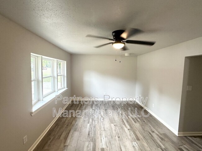 Building Photo - 2409 Cottonwood Pl