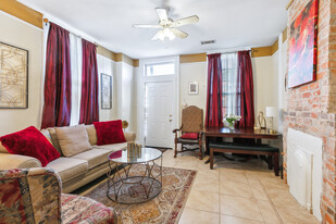 Building Photo - 1131 Touro St