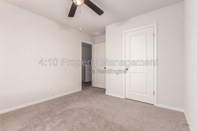 Building Photo - 142 W Impala Dr