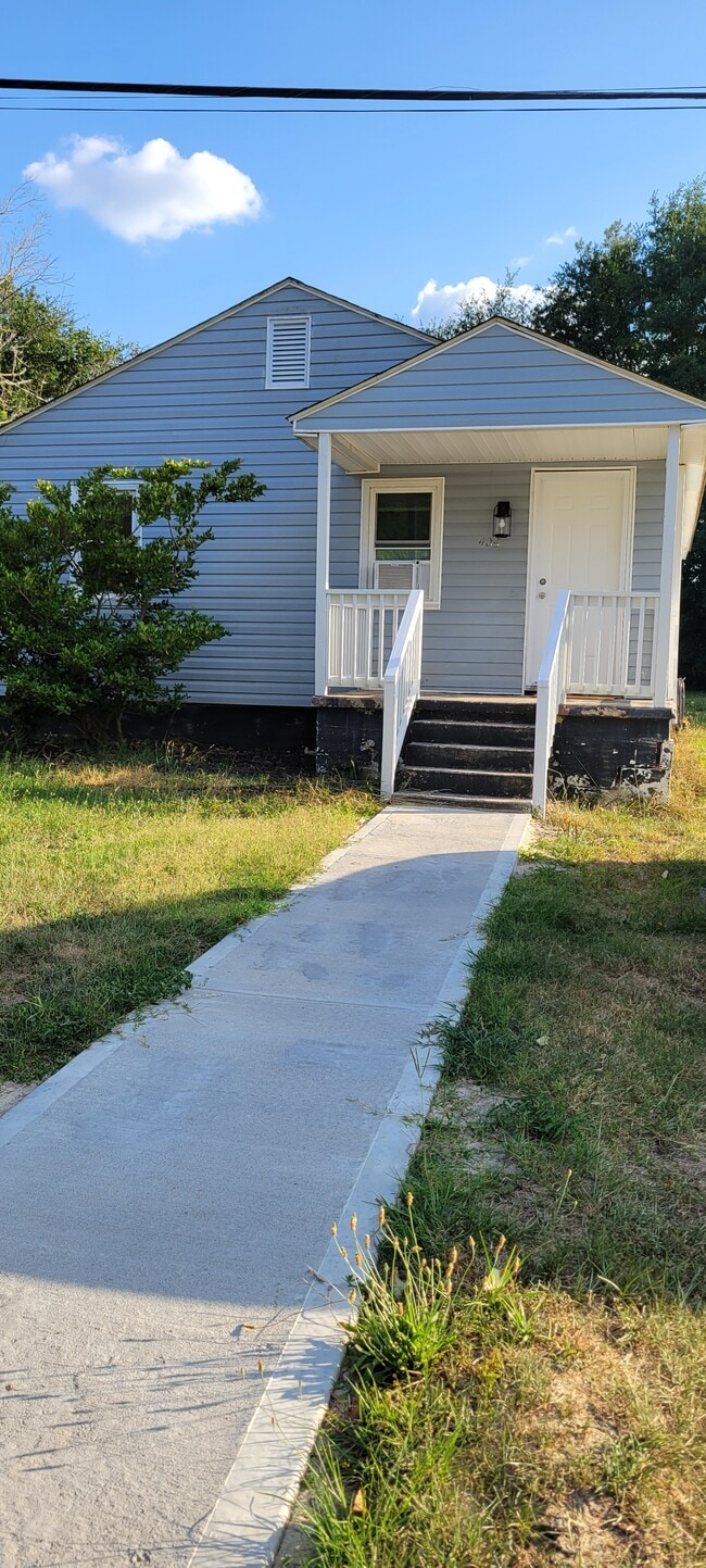 Building Photo - 409 Laura Ct