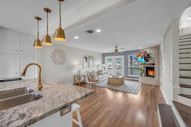 Building Photo - 604 Port