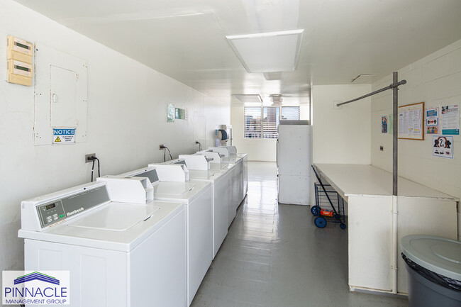 Building Photo - 2651 Kuilei St