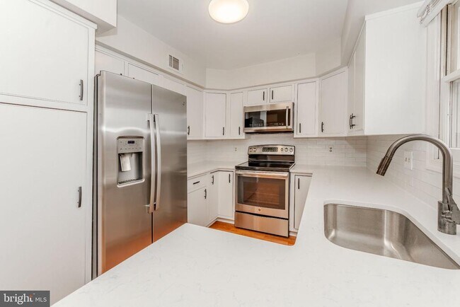 Building Photo - 10220 Baltusrol Ct