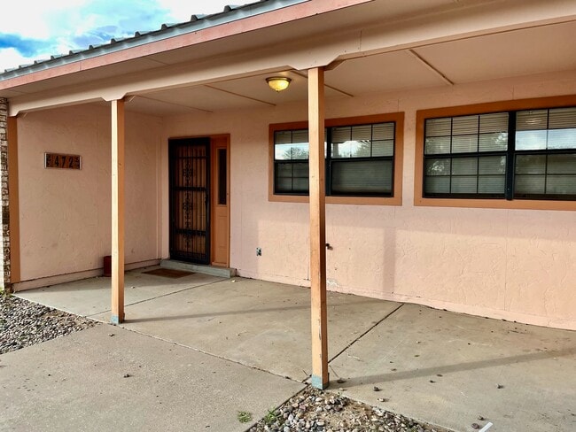 Building Photo - 472 Copper Dr NE