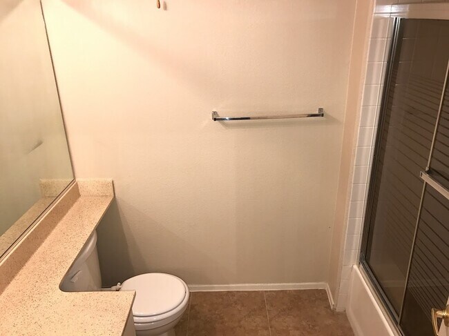 Building Photo - Beautiful Condo in a Gated Community!