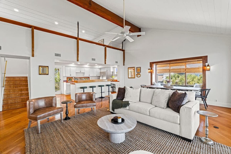 Building Photo - 2900 Ocean Dr S