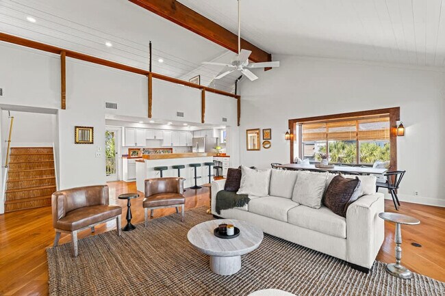 Building Photo - 2900 Ocean Dr S
