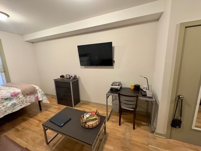 Interior Photo - 1432 N. Carlisle