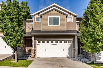 Building Photo - Comfort Meets Convenience in This Herriman...